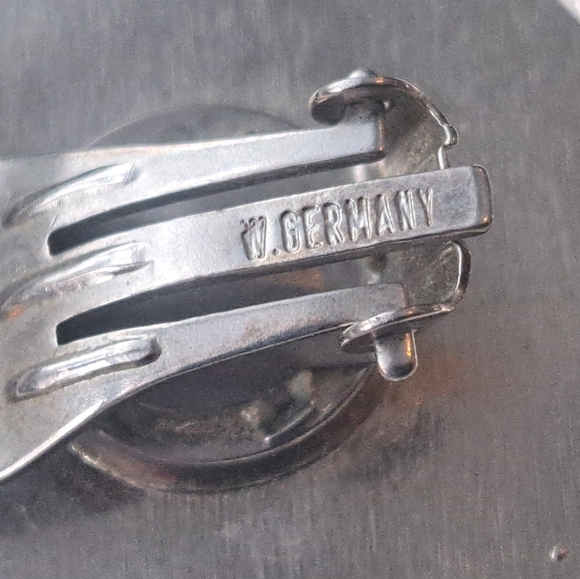 Black and silver clip-on earrings - Picture 5 of 5